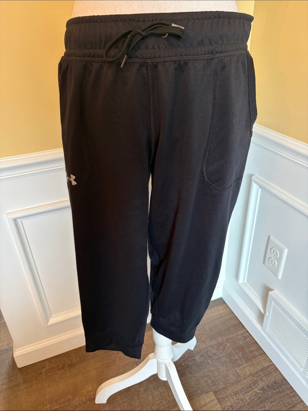Under Armour Black Capri Sweatpants with Drawstring